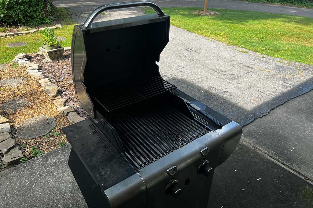 Will A Gas Grill Work In Cold Weather? (Things to Know) Home Cadet