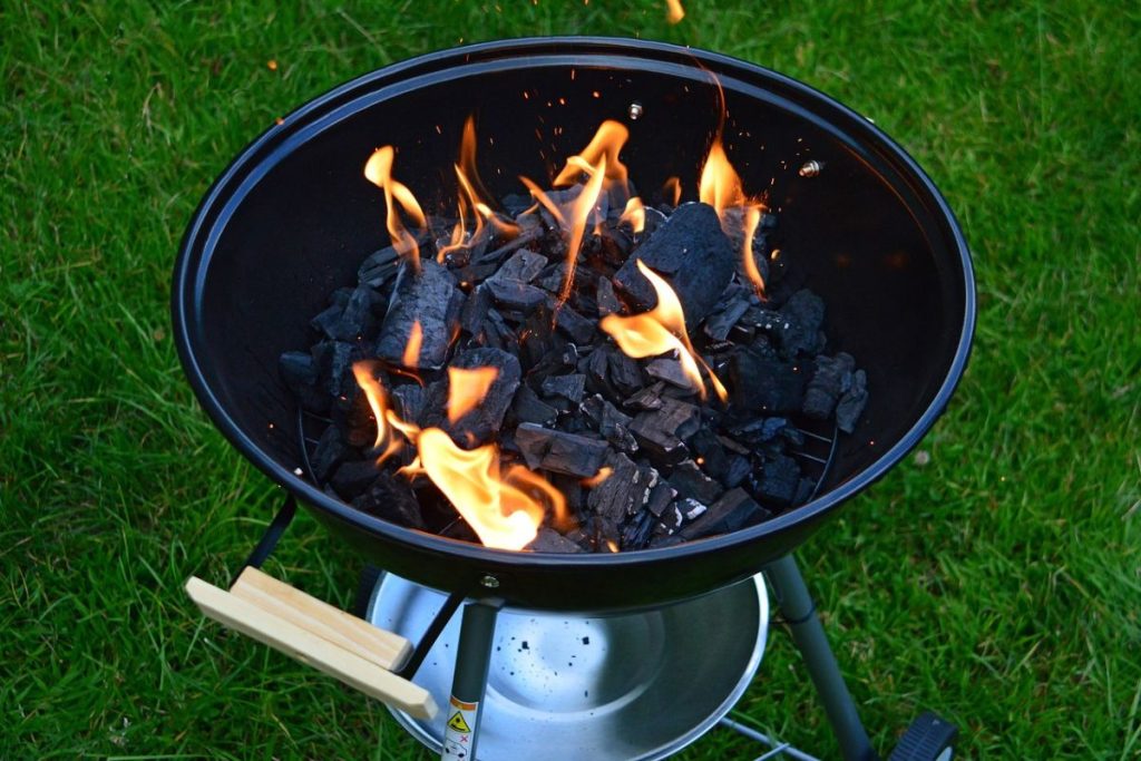 How to Put Out a Charcoal Grill (5 Methods) Home Cadet