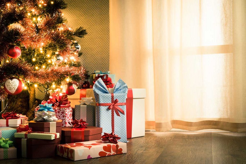 How Long Will a Christmas Tree Last Without Water? (Answered)
